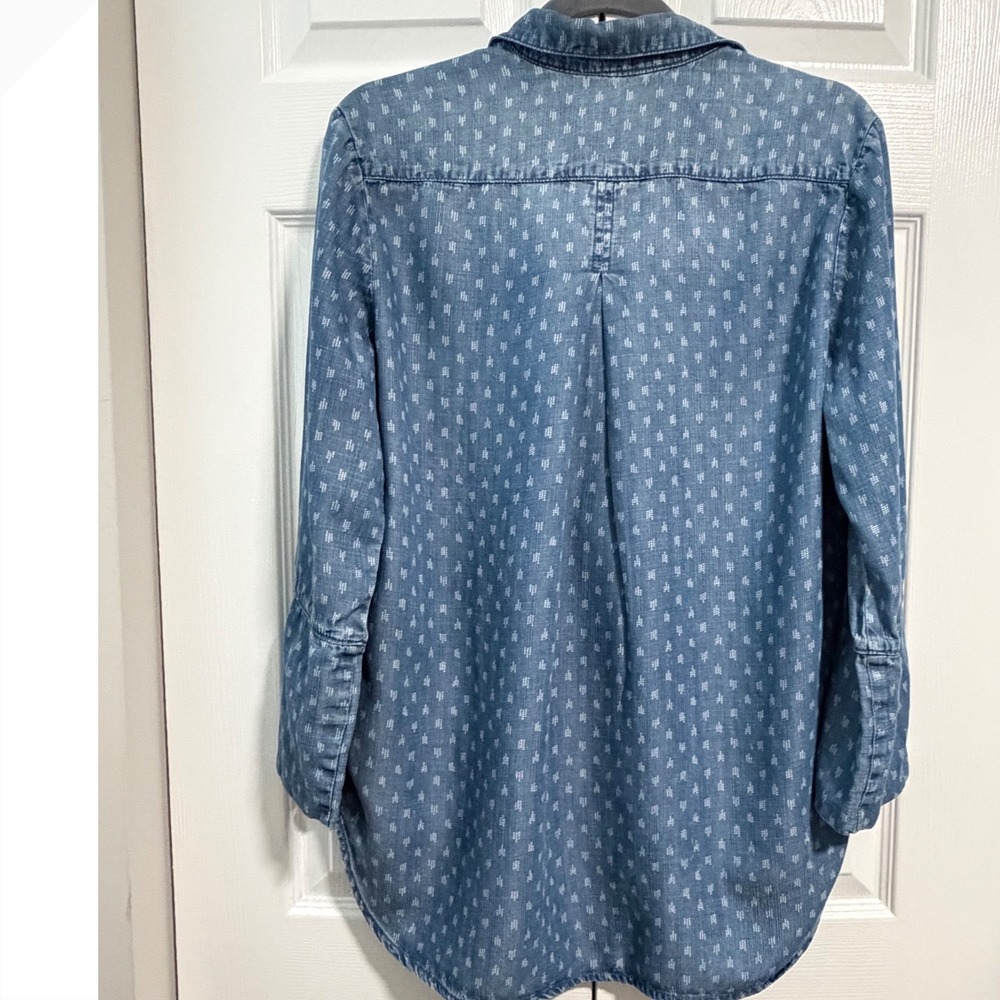 Cloth & Stone Blue Dash Print Chambray Button Down Shirt Womens Medium - Picture 2 of 6